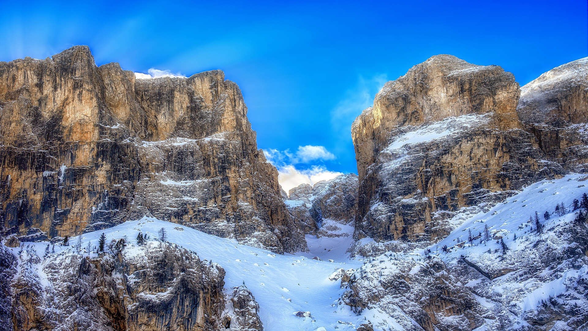 李冰洁泳池对决 展现中国选手韧性，李冰洁泳装